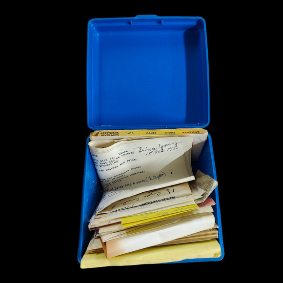 Vintage Large Recipe Box With Hand Written Recipes - Picture 2 of 3